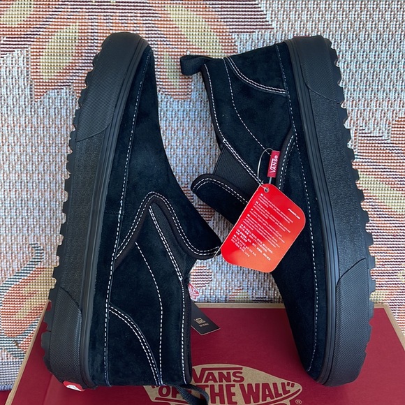 Vans WMNS Mid Slip Mte-1
Black/Black/Suede
VN0A5KQS426
 boots - sneakers - Picture 12 of 16